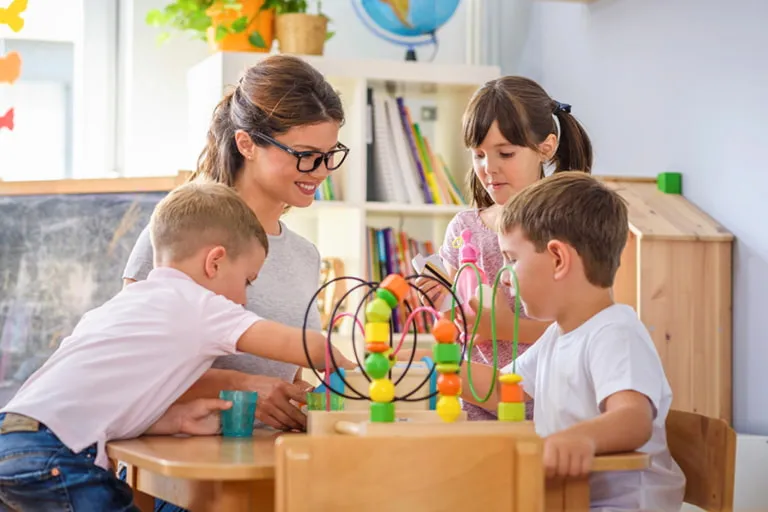 Aprendizaje de kindergarten Montessori