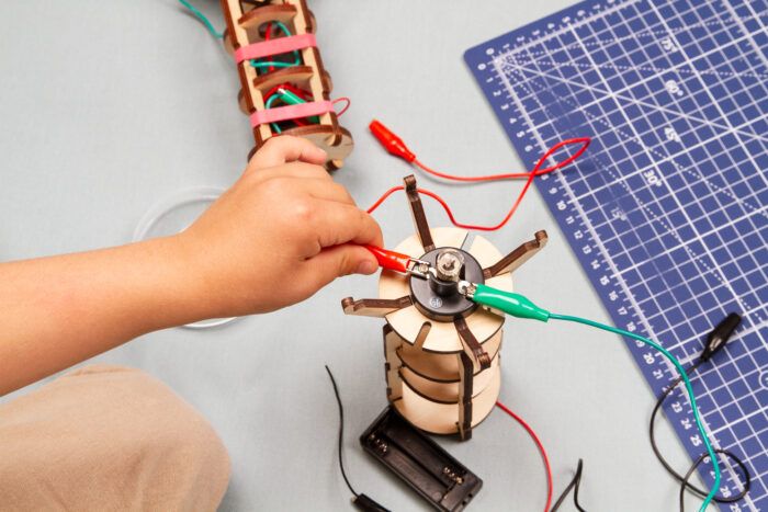Haz tu propia linterna 🔝 Juego de electronica para niños
